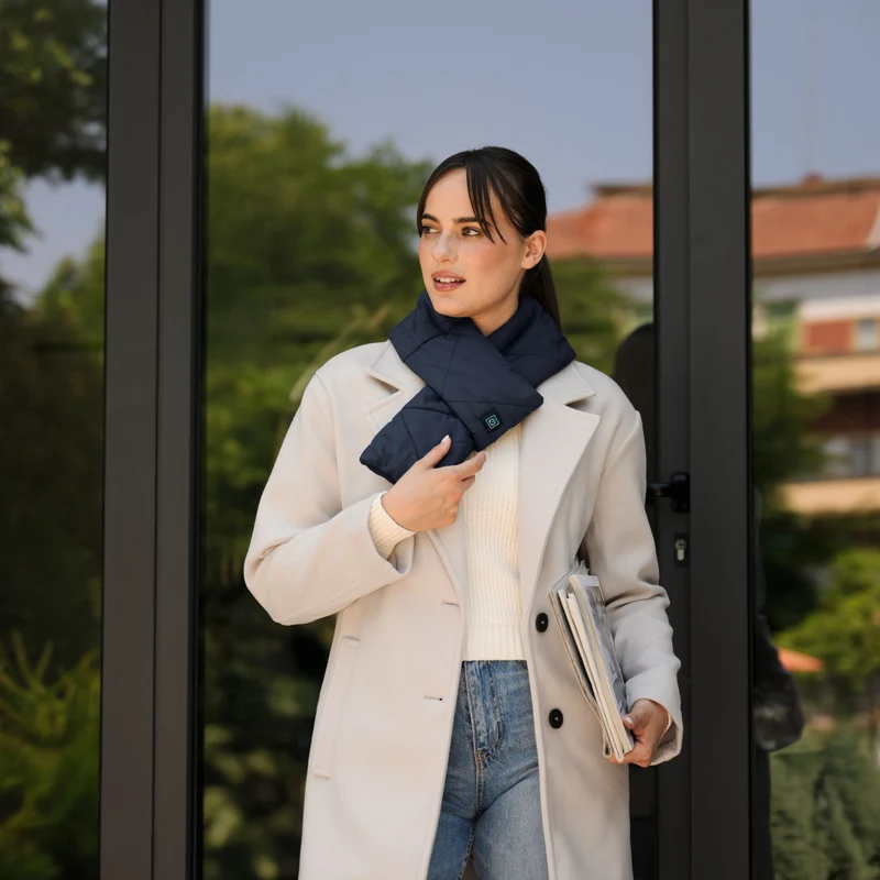 Kit Sciarpa Riscaldante Cordless Heat on the Go Puffer Scarf Blu e Power Bank Cellularline 5000