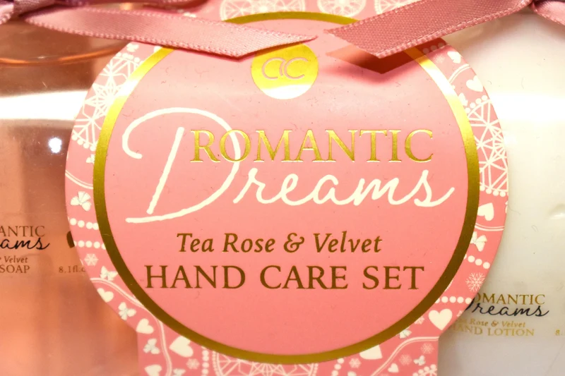 Handpflegeset Romantic Dreams auf Keramikablage