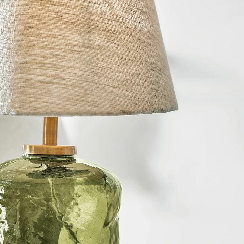Tischlampe Rufino – Landhausstil-Tischlampe mit Leinenschirm