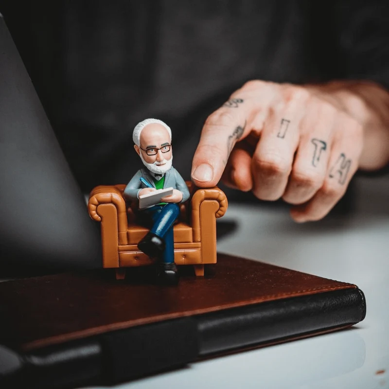 Der Schreibtisch-Therapeut – Lustige MiniTherapeuten-Figur fürs Büro