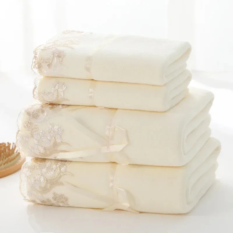 3-teiliges Handtuchset mit Spitzenbesatz – Weich, Saugfähig & Elegant für Bad oder Geschenkidee