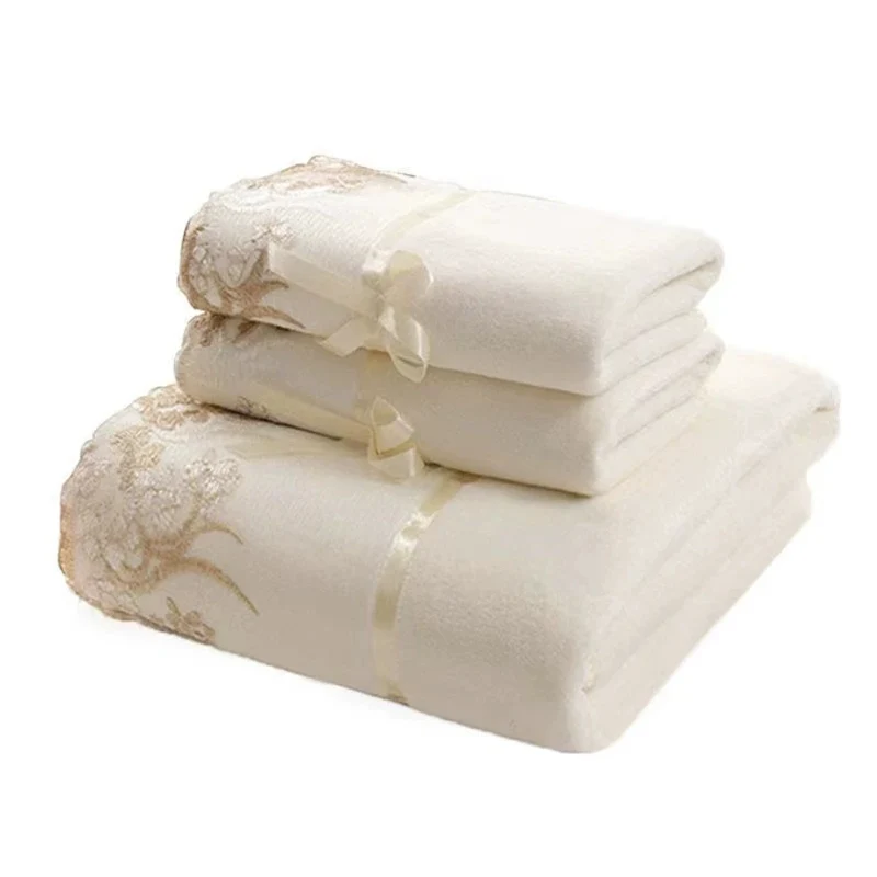 3-teiliges Handtuchset mit Spitzenbesatz – Weich, Saugfähig & Elegant für Bad oder Geschenkidee