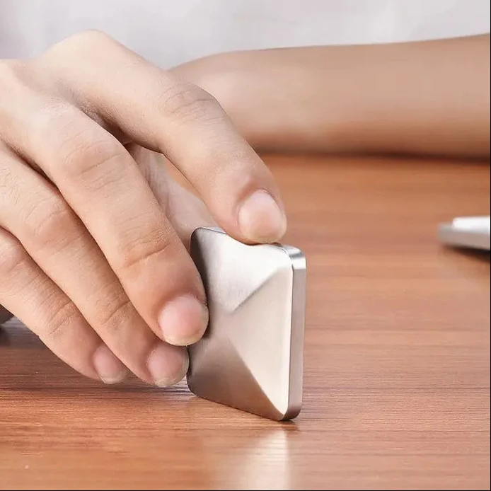 Fidget Flip Toy – Gewichtet aus Metall, Klick-Feedback & Taschenformat