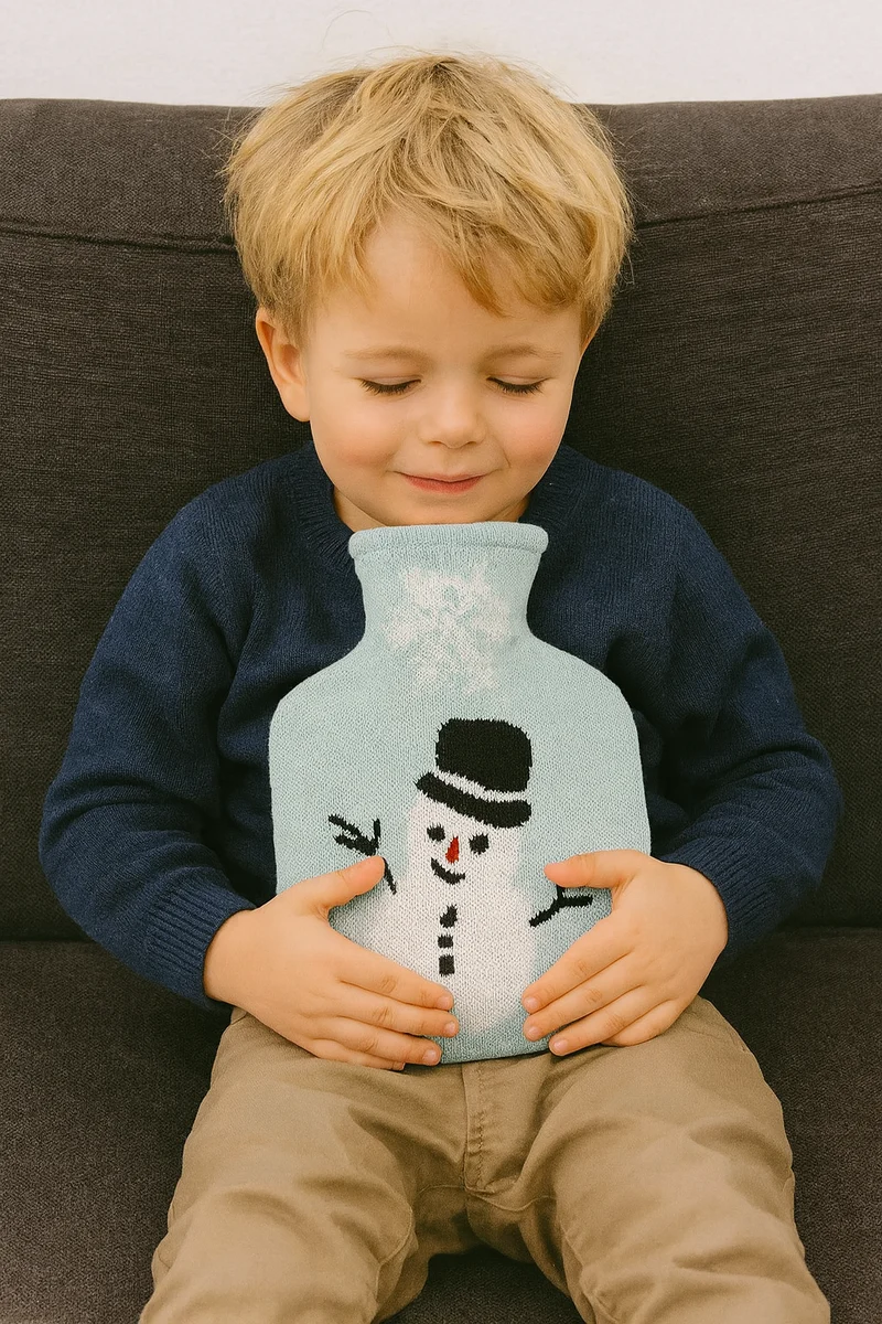 Sänger Wärmflasche 0,8 L – Schneemann „Flocki“ mit kuscheligem Strickbezug aus Baumwolle