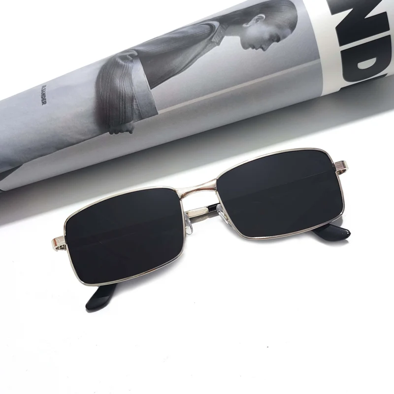Herre moteriktig rektangulær solbrille Skanto