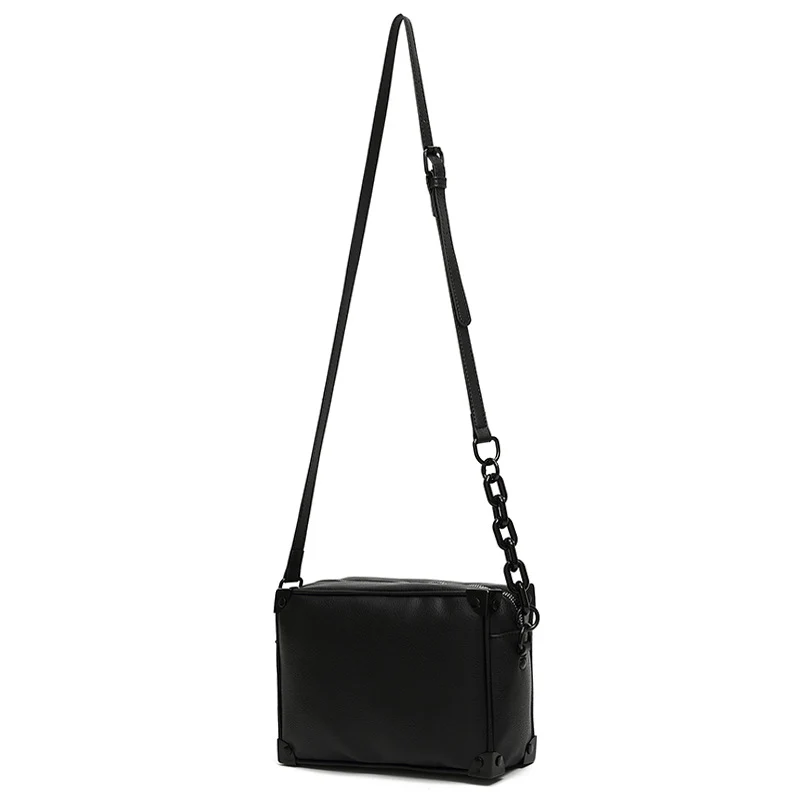 Crossbody-Tasche mit Kettendetail Skanto