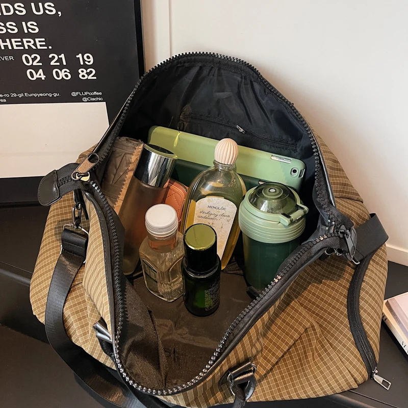 Sportliche Reisetasche mit stilvollem Karomuster Skanto