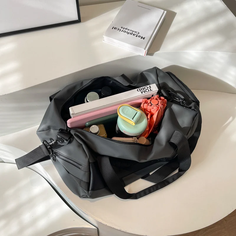 Sportliche Reisetasche aus robustem und wasserabweisendem Material Skanto