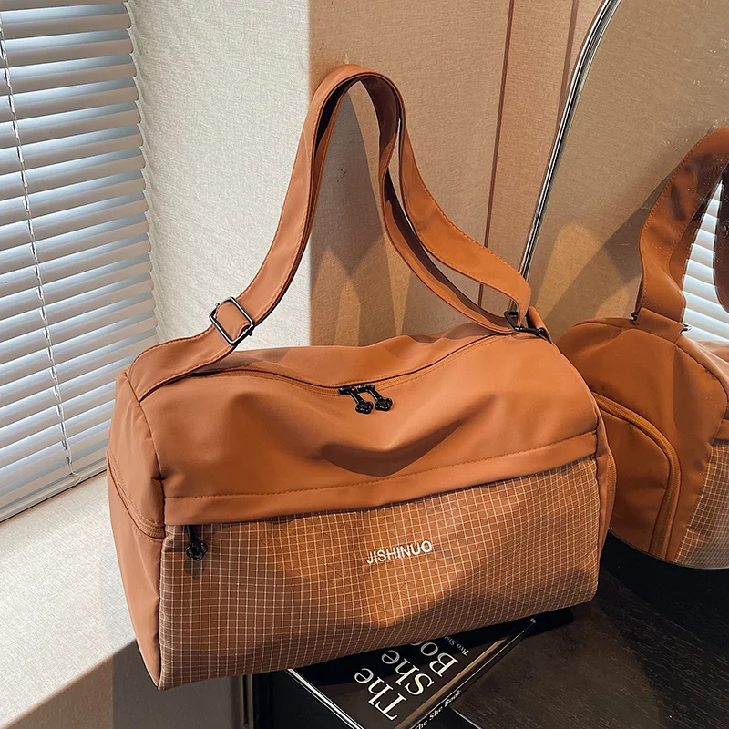 Sportliche Schultertasche Skanto