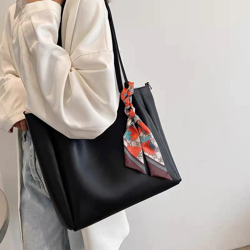 Moderne Handtasche mit verstellbarem Schultergurt Skanto