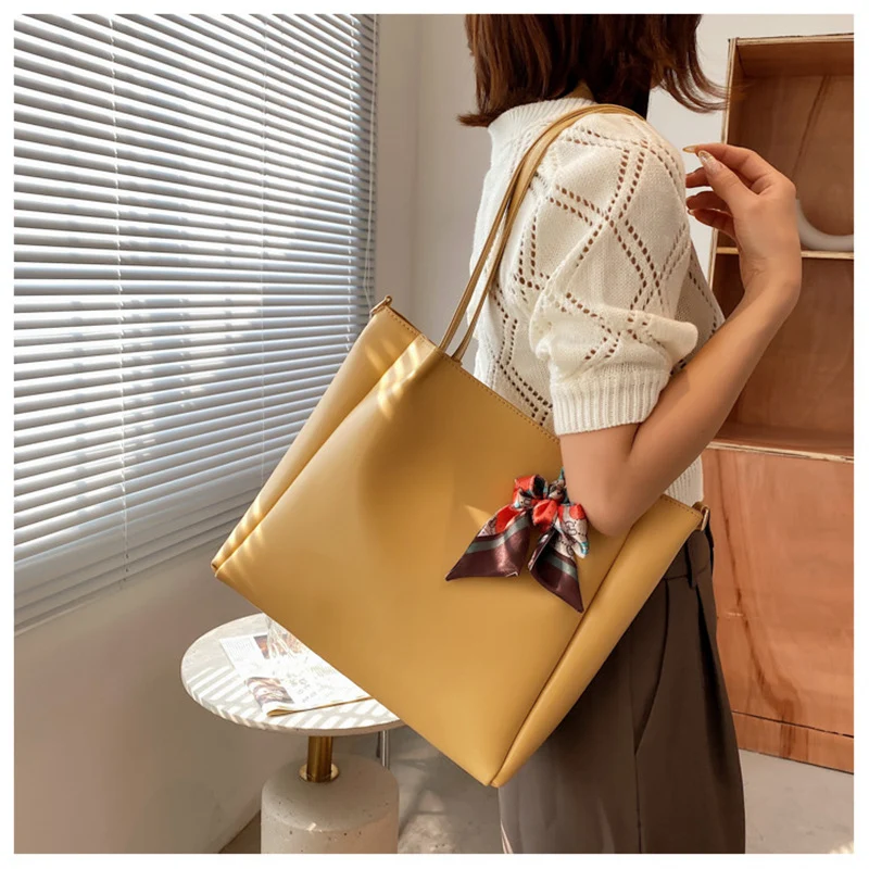Moderne Handtasche mit verstellbarem Schultergurt Skanto