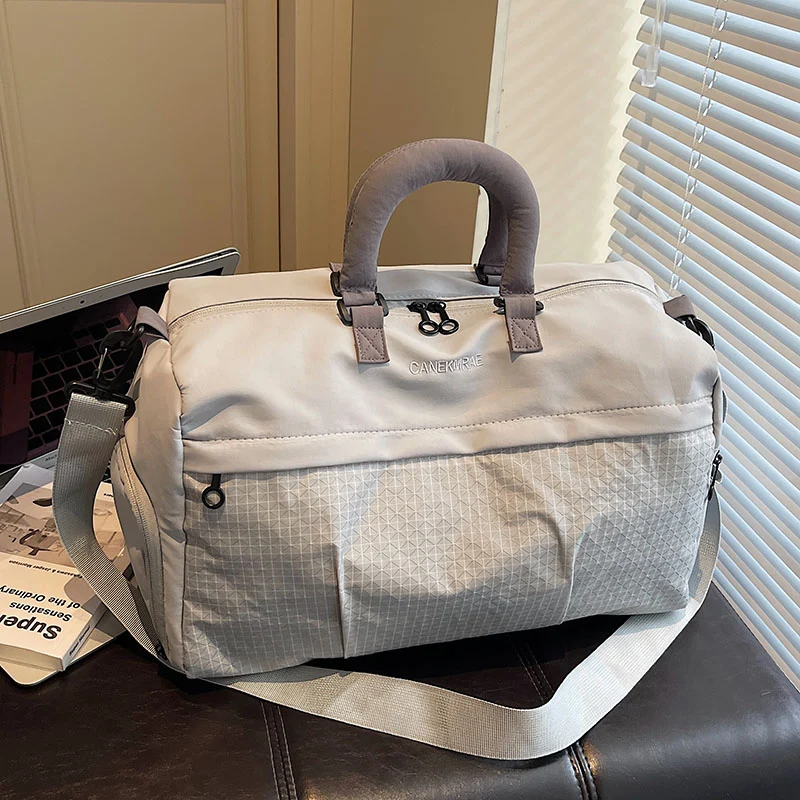 Sportliche Reisetasche mit mehreren Fächern Skanto