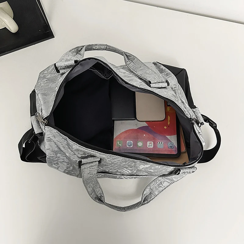 Sportliche Reisetasche mit strapazierfähigem Material und vielseitigem Fächersystem Skanto