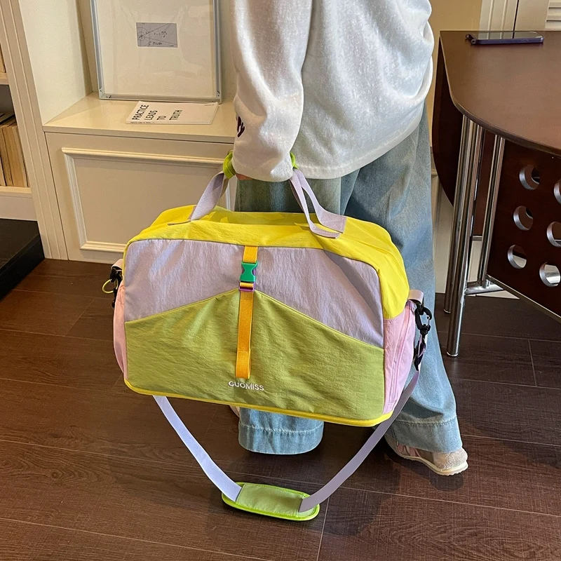 Sportliche Reisetasche mit modernem Design und mehreren Fächern Skanto