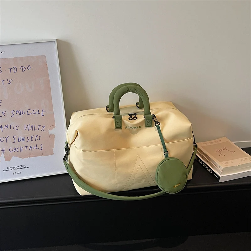 Elegante Reisetasche mit praktischem Zubehör Skanto