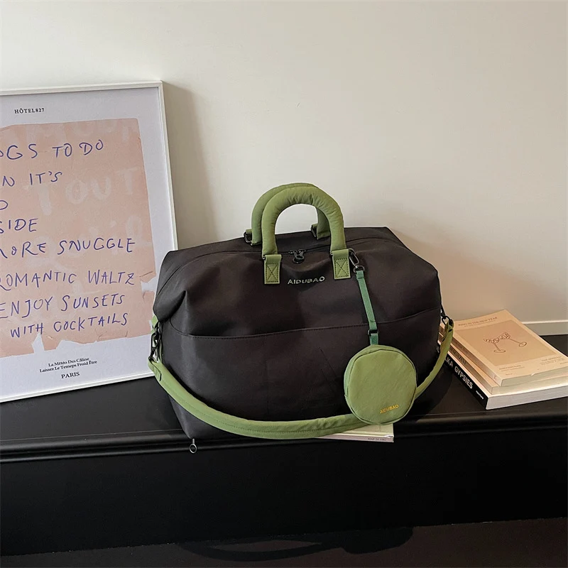 Elegante Reisetasche mit praktischem Zubehör Skanto