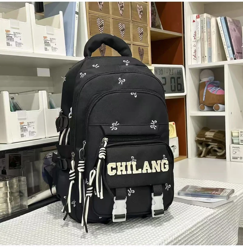 Bestickter Mehrfächer-Schulrucksack