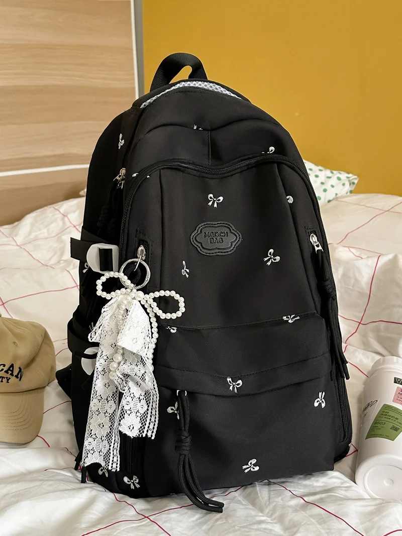 Detailliert bestickter Schulrucksack