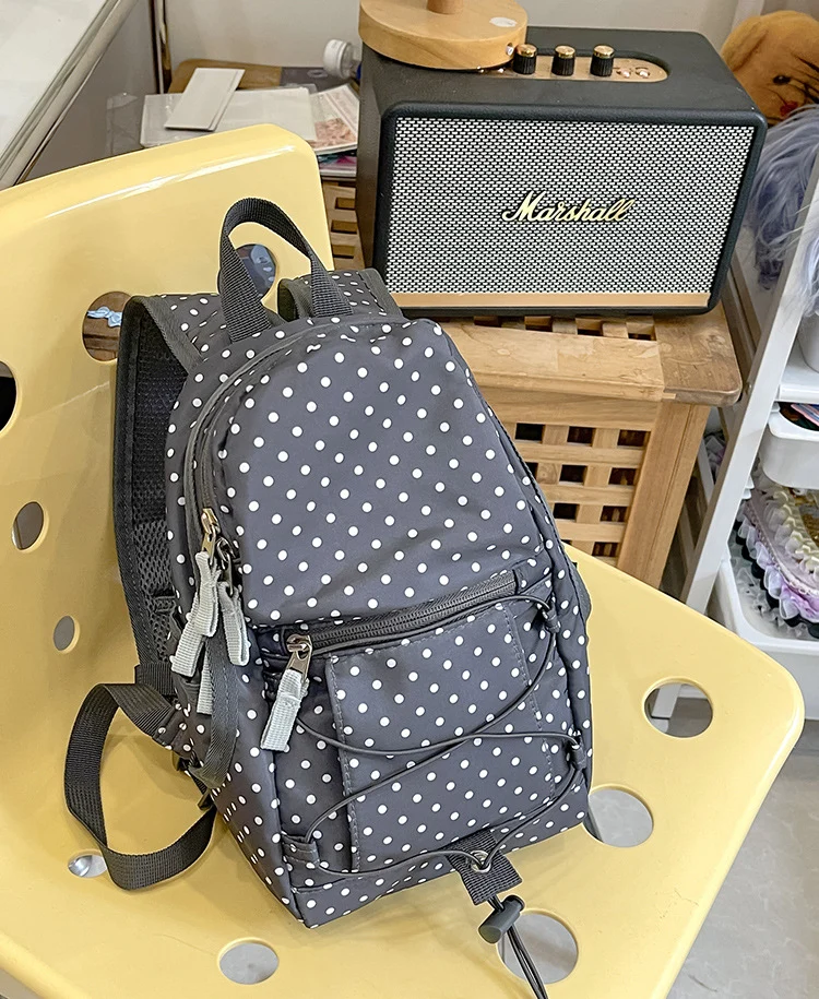 Leichter Mini-Schulrucksack mit Tupfen