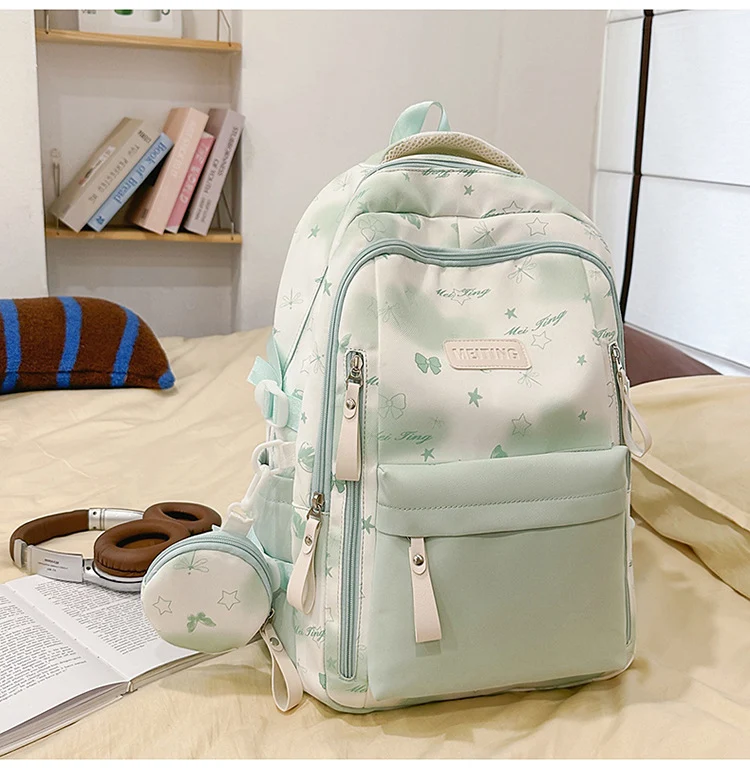 Schulrucksack mit Blumenmuster und mehreren Taschen