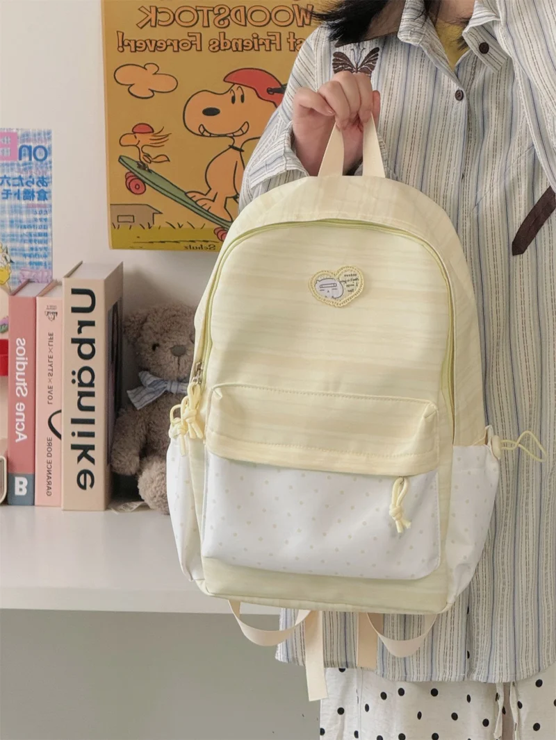 Leichter Wander-Schulrucksack mit mehreren Taschen