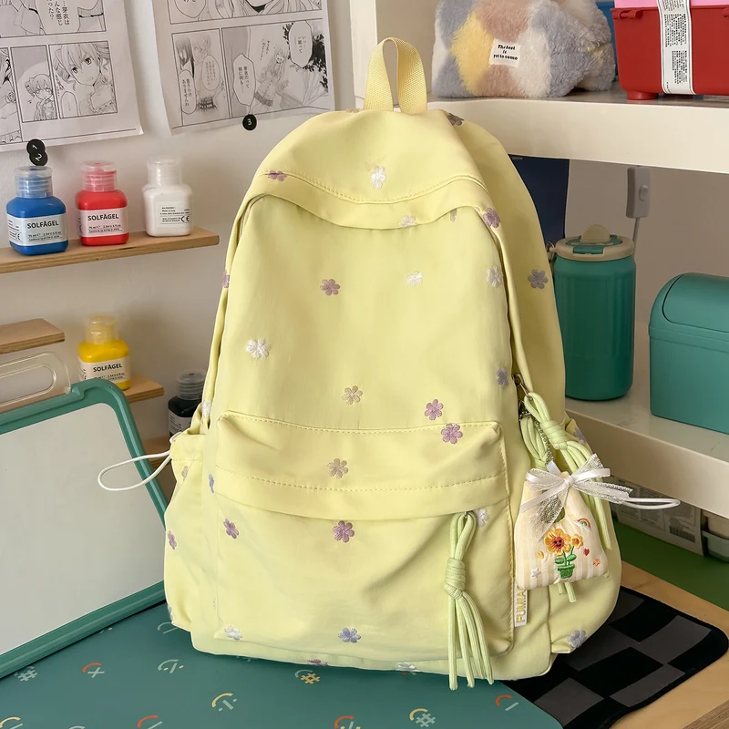 Bestickter Tagesrucksack mit Blumenmuster