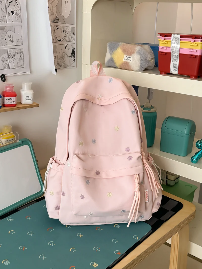 Bestickter Tagesrucksack mit Blumenmuster