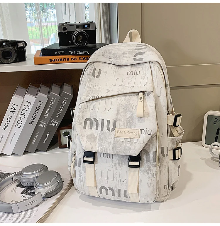 Moderner Schulrucksack mit Grafikdruck