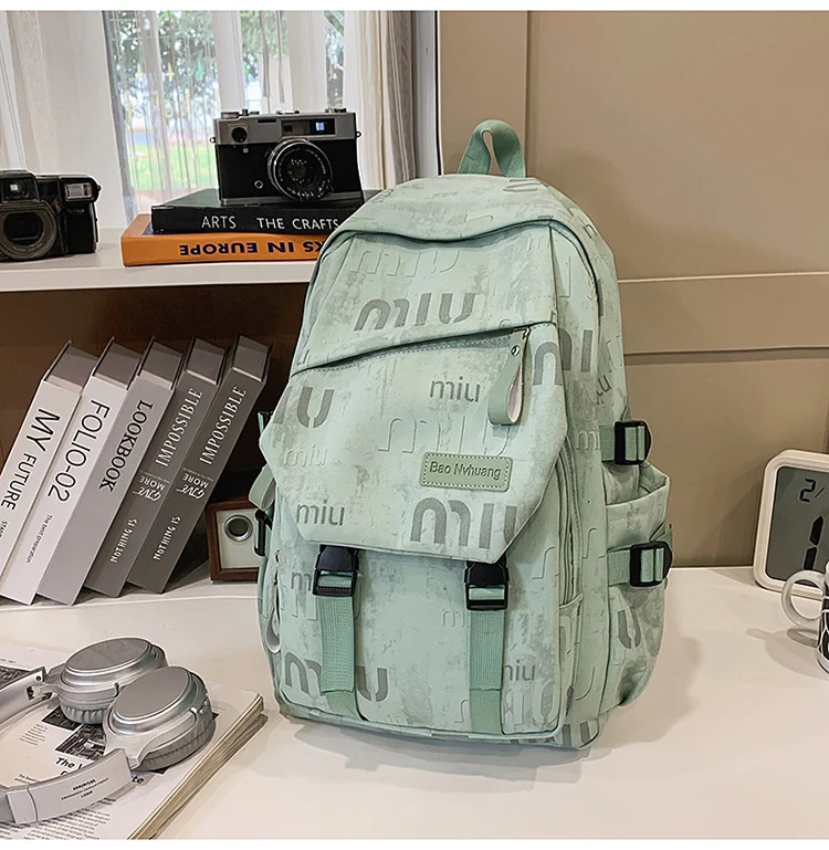 Moderner Schulrucksack mit Grafikdruck