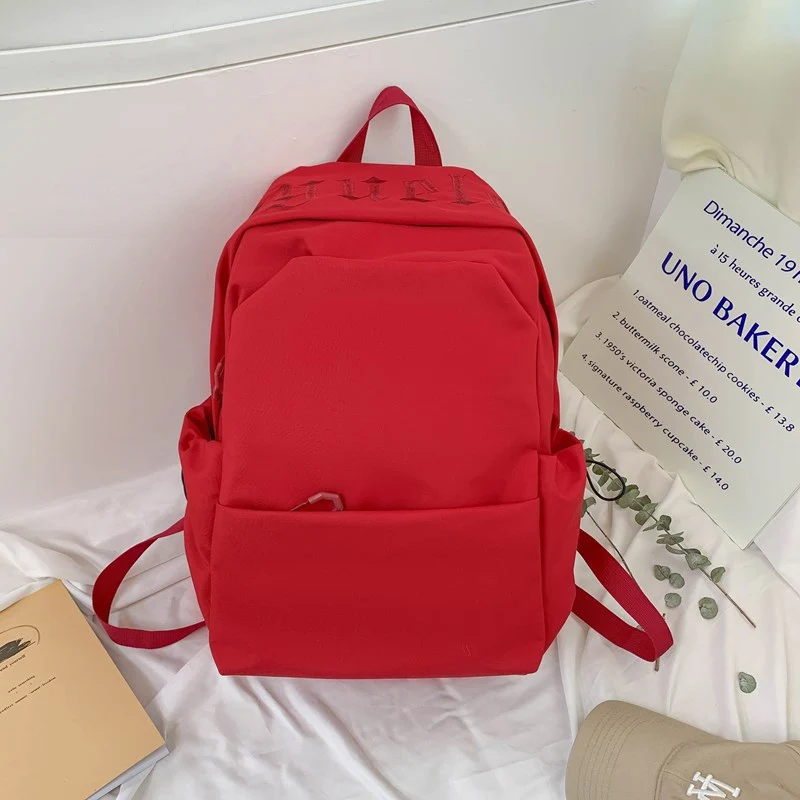 Niedliche Schultasche im Charakter-Design
