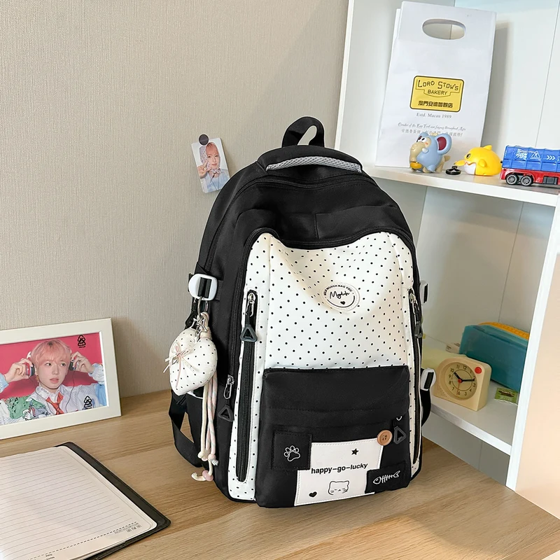 Niedlicher Schulrucksack mit Tupfenmuster