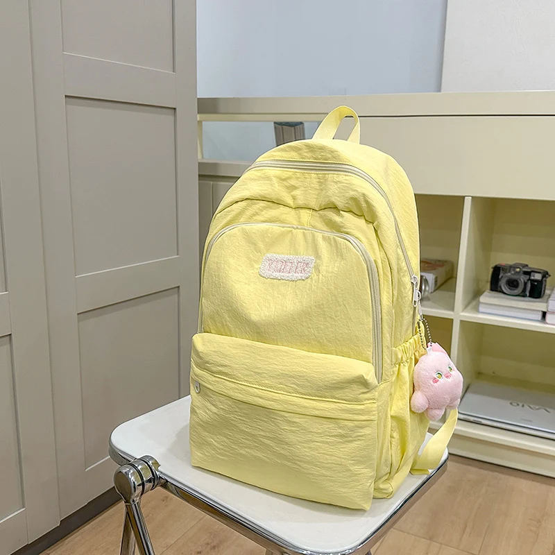 Niedlicher Plüsch-Schulrucksack mit Charakter-Motiv