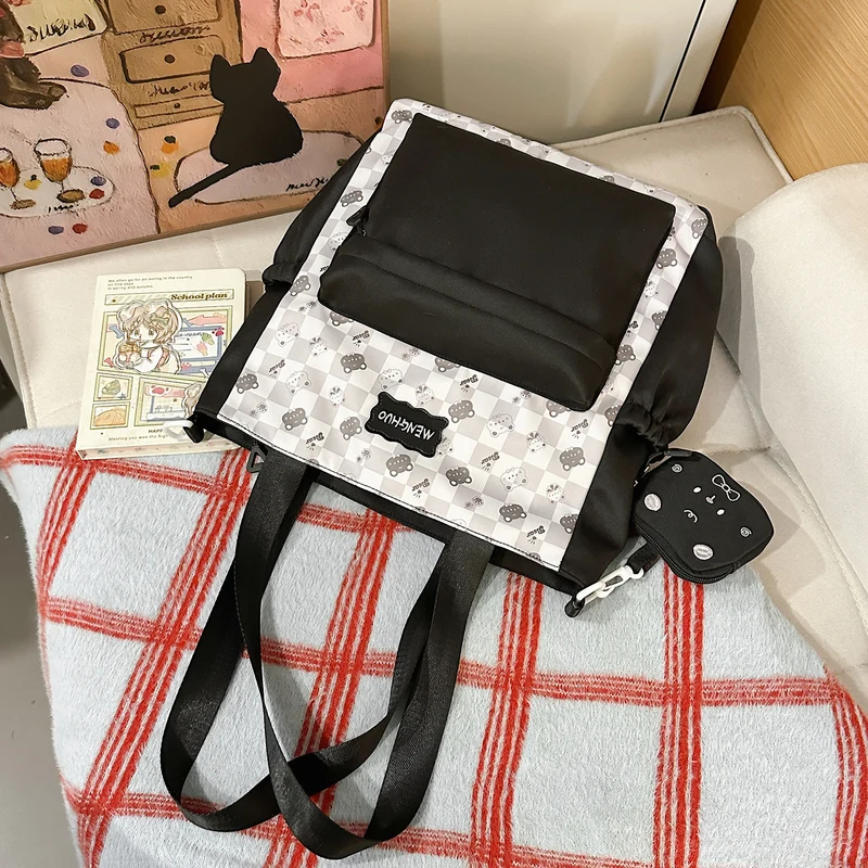 Schulrucksack im Cartoon-Stil mit vielen Taschen