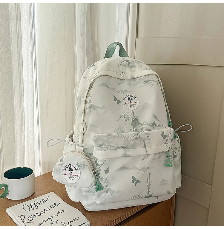 Schulrucksack mit künstlerischem Blumenmuster