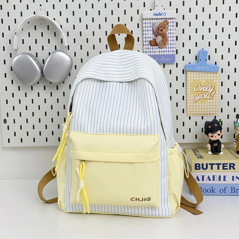 Klassischer leichter gestreifter Schulrucksack
