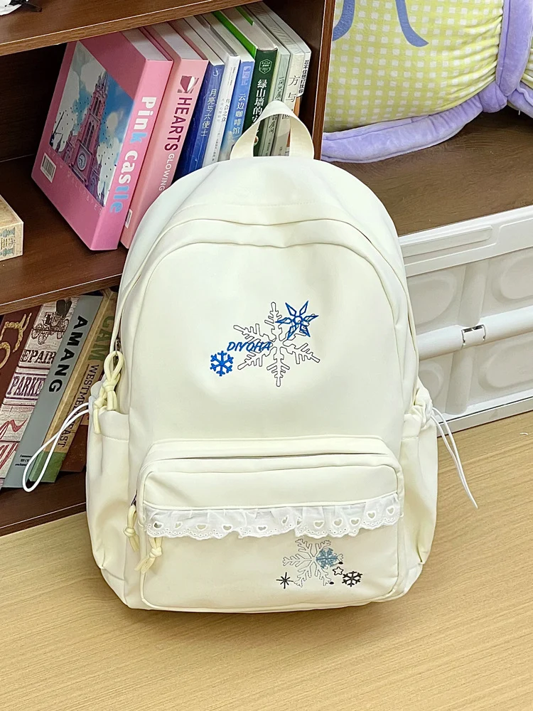 Bestickte Schultasche mit Wintermotiv