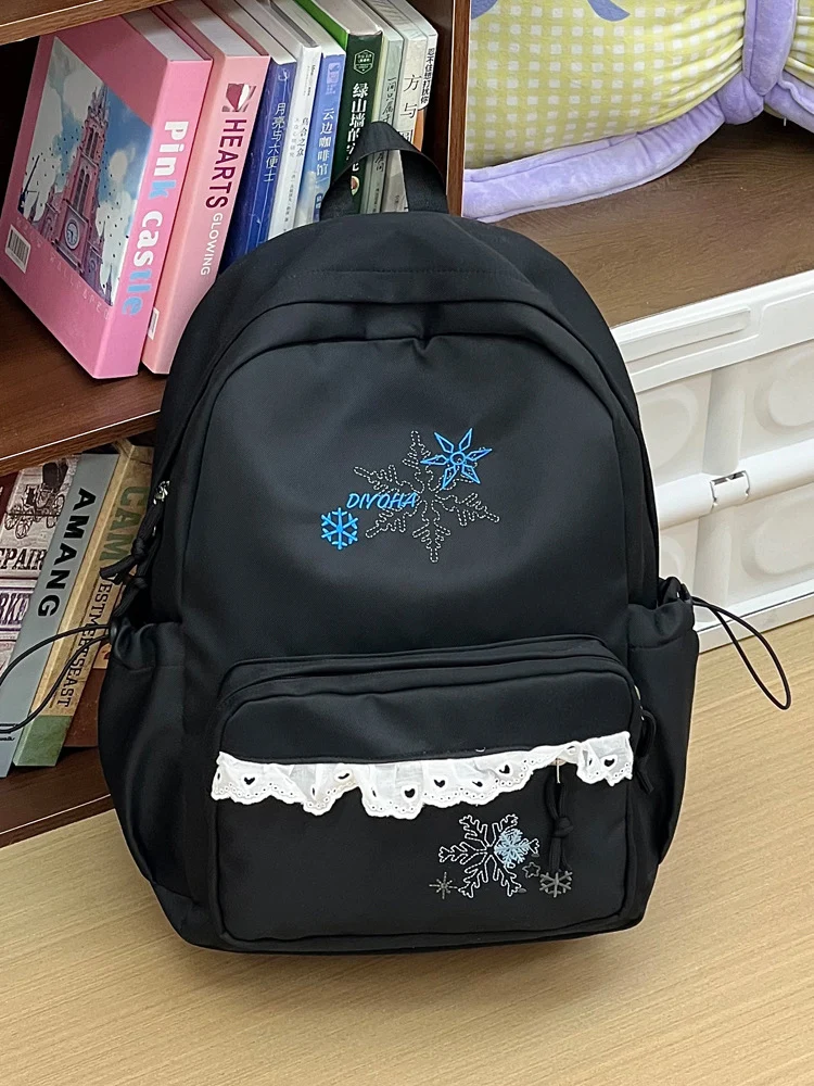 Bestickte Schultasche mit Wintermotiv