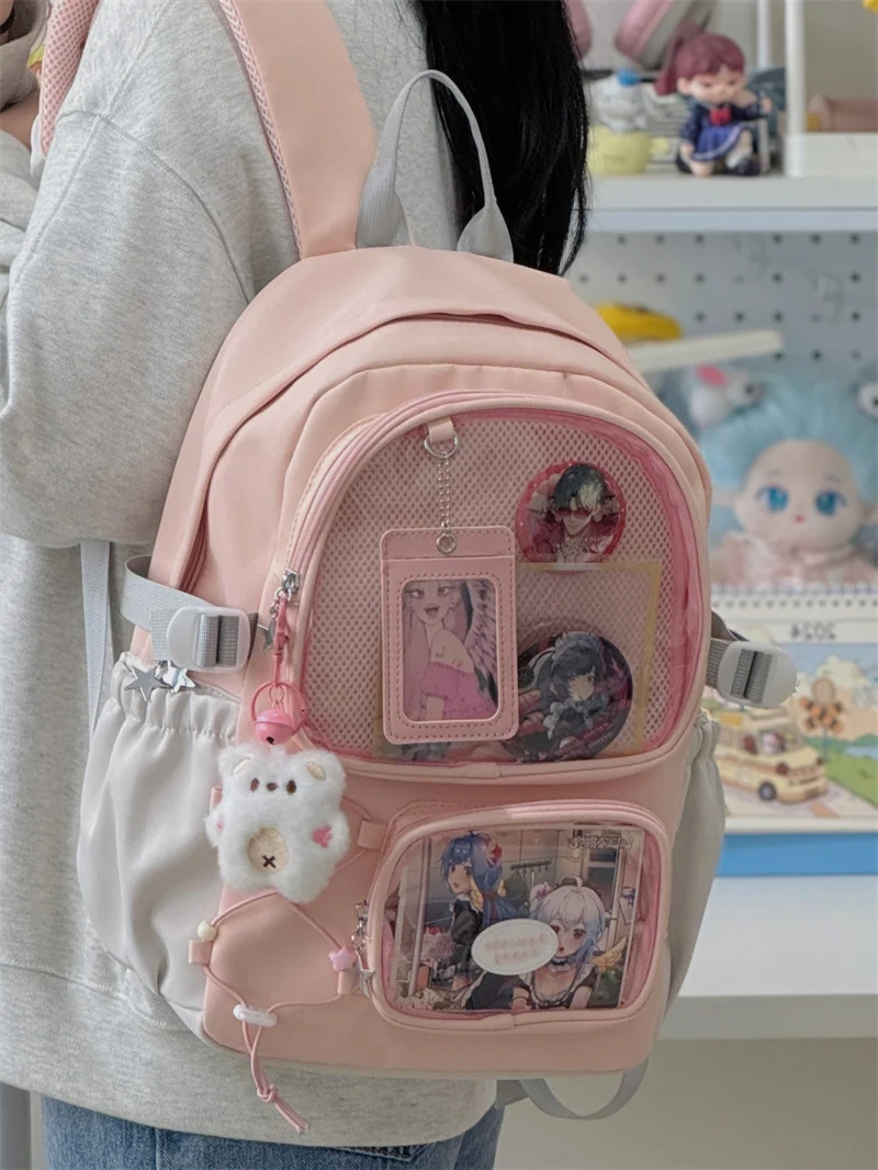 Schulrucksack mit Anime-Charakter-Motiv und transparentem Fach