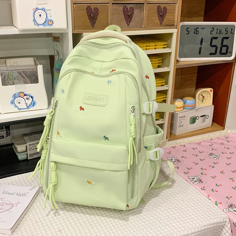 Niedlicher und Funktionaler Schulrucksack mit vielen Fächern