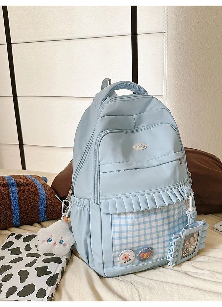 Klassischer stylischer Schulrucksack mit vielen Fächern