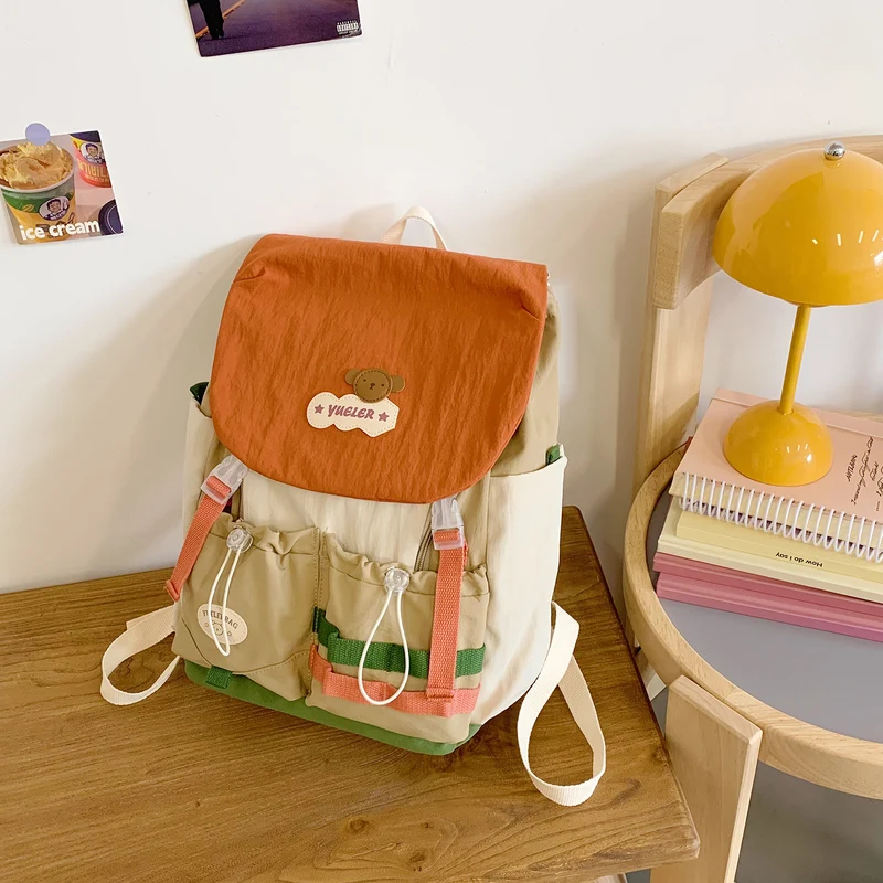 Niedlicher Schulrucksack für Jugendliche mit Charakter-Motiv
