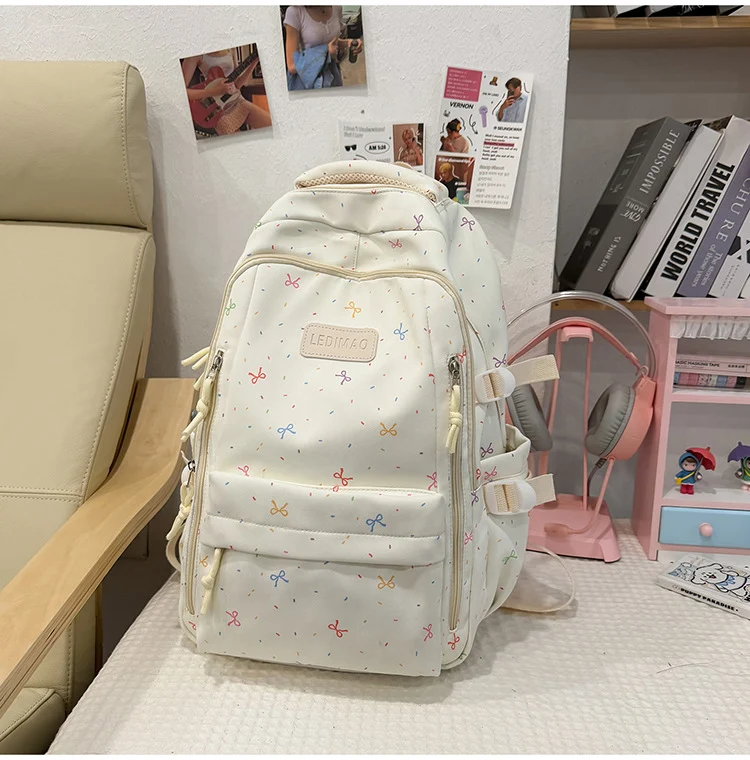 Niedlicher leichter Schulrucksack mit Charakter-Motiv