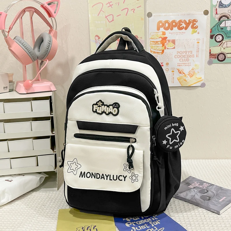 Lässiger Schulrucksack mit vielen Taschen