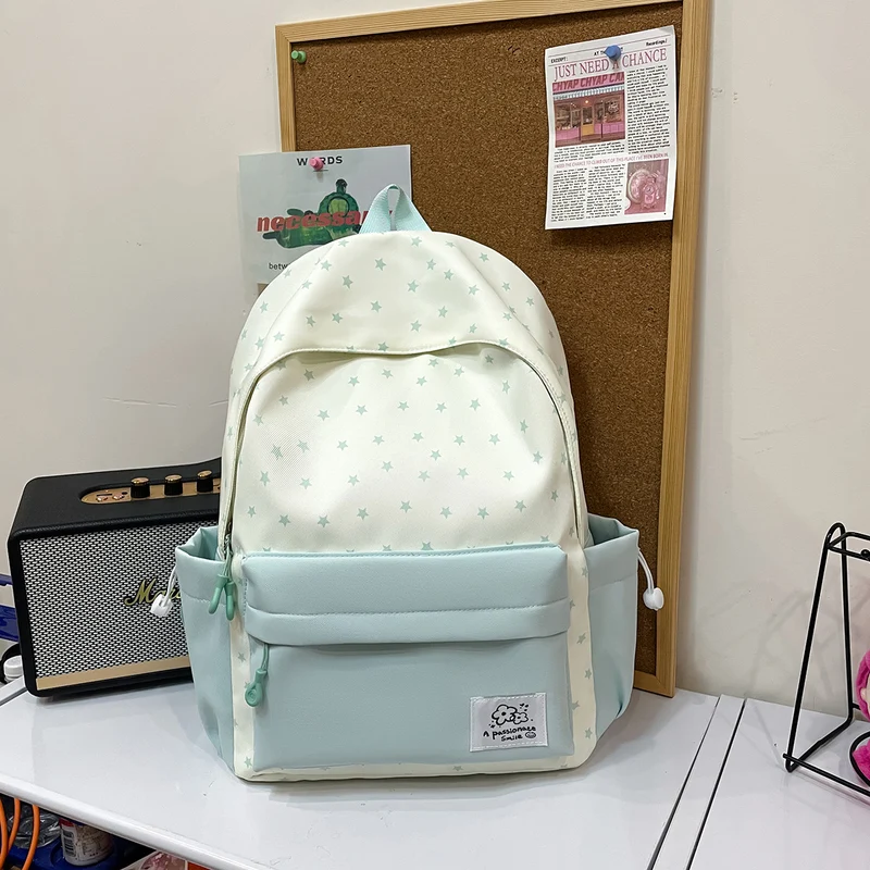 Leichter Schulrucksack mit Sternenmuster