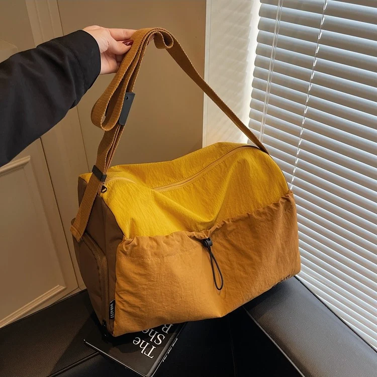 Sportliche Umhängetasche mit vielseitigem Taschen-Design Skanto