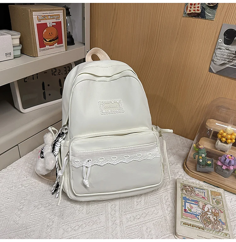 Niedlicher bestickter Schulrucksack mit mehreren Fächern