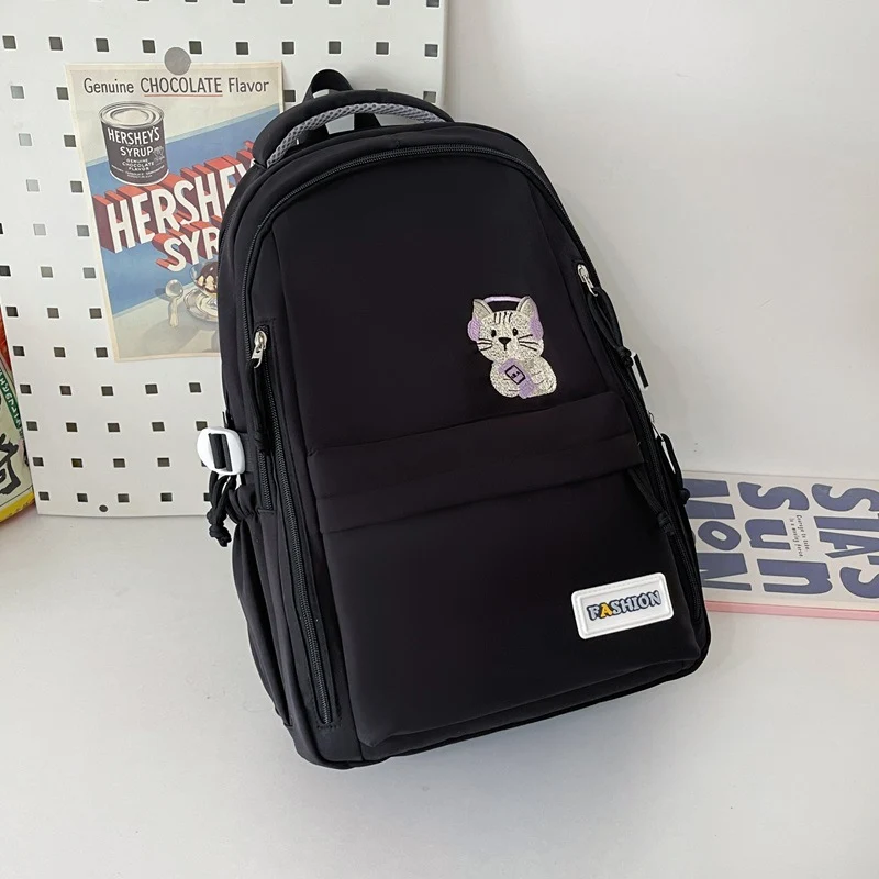 Niedliche Schultasche mit gesticktem Tiermotiv