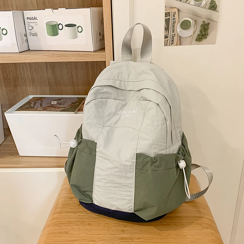 Leichter Schulrucksack mit mehreren Fächern
