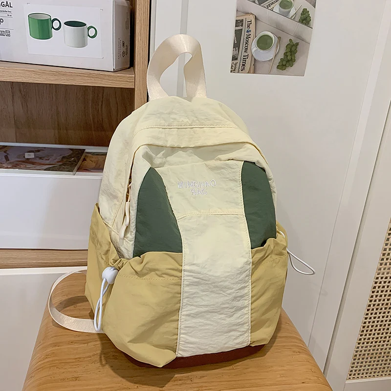 Leichter Schulrucksack mit mehreren Fächern