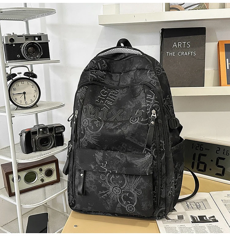Schulrucksack mit Grafikdruck und mehreren Fächern